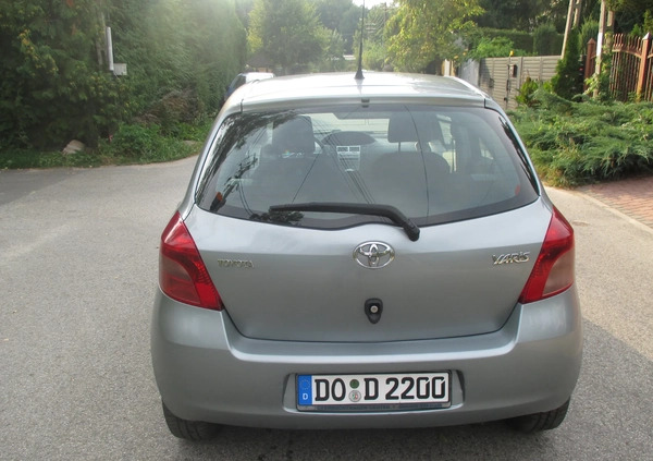 Toyota Yaris cena 17900 przebieg: 187000, rok produkcji 2009 z Warszawa małe 79